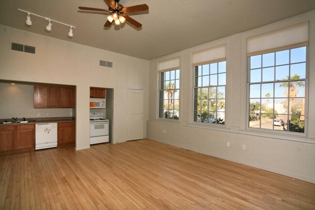 Curley School Artisan Apartments in Ajo, AZ - Foto de edificio - Building Photo