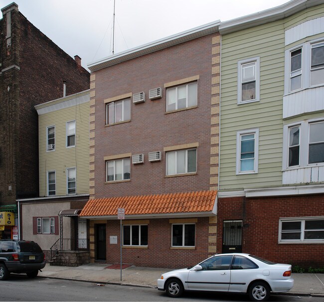 506 Market St in Newark, NJ - Foto de edificio - Building Photo