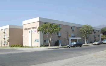 Monterey Court in San Bernardino, CA - Foto de edificio - Building Photo