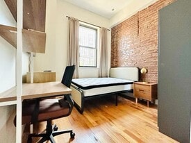 Furnished room/NOT APARTMENT in Ridgewood, NY - Building Photo