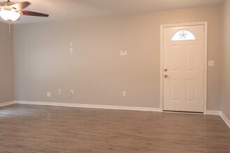 155 Pine Burr St in Vidor, TX - Building Photo - Building Photo