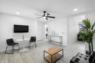 1824 Lake St in Oviedo, FL - Building Photo - Building Photo