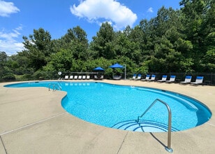 Hidden Lake in Fayetteville, NC - Foto de edificio - Building Photo