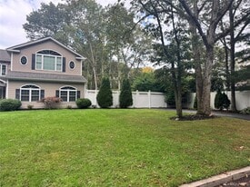 38 Chelsea Dr in Mount Sinai, NY - Building Photo