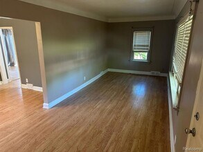 5697 Mayburn St in Dearborn Heights, MI - Building Photo - Building Photo