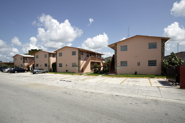 10911-10941 SW 7th St in Miami, FL - Building Photo - Building Photo