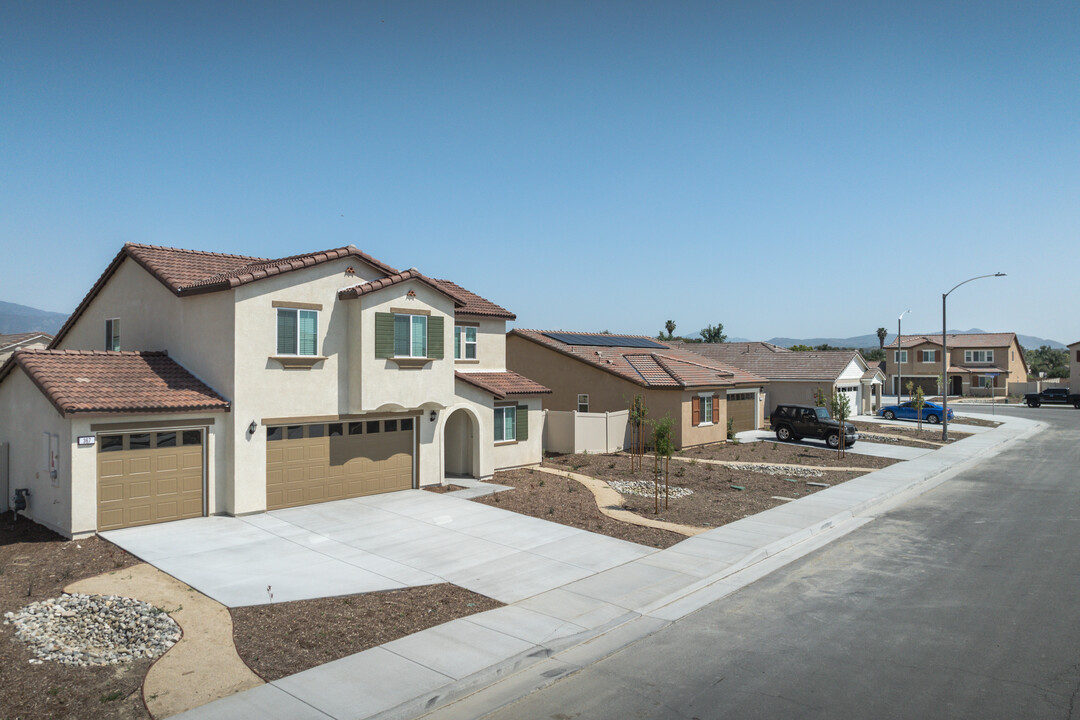 269 Basswood Way in San Jacinto, CA - Foto de edificio