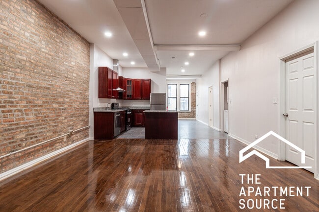 3345 N Clark St, Unit 3345 N Clark