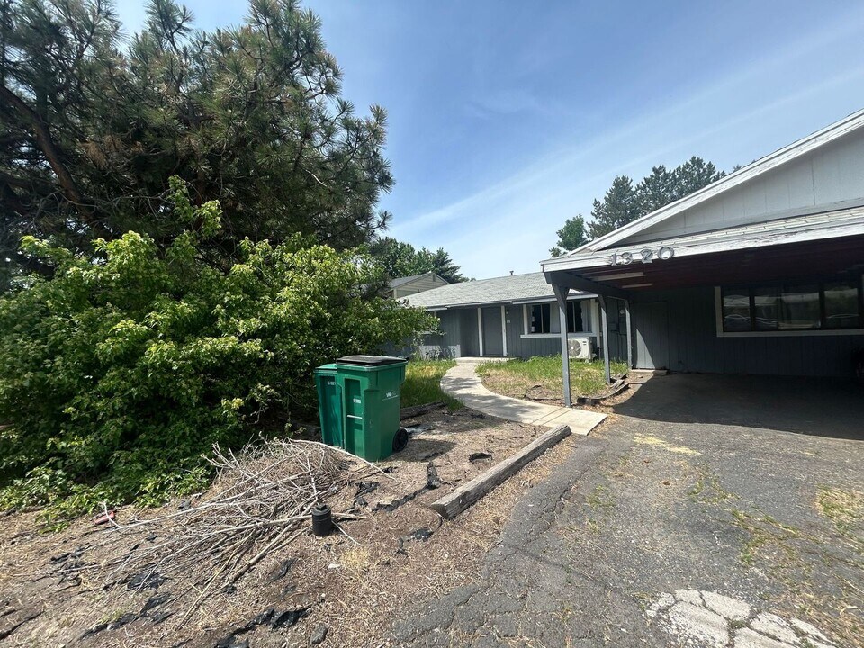 1320 Summers Ln in Klamath Falls, OR - Building Photo