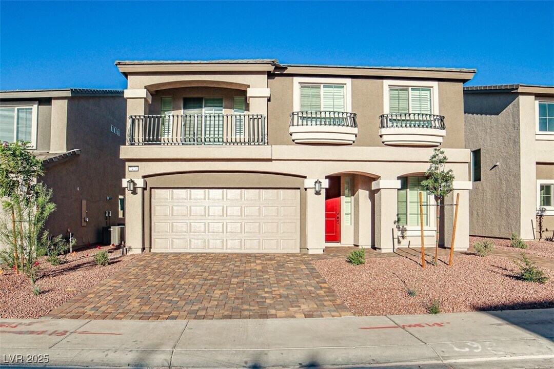 7420 Legacy Pt St in Las Vegas, NV - Foto de edificio