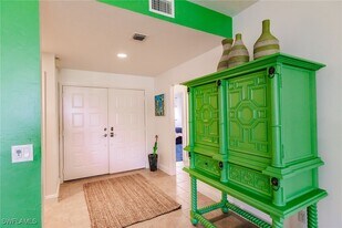 22 Cypress View Dr in Naples, FL - Building Photo