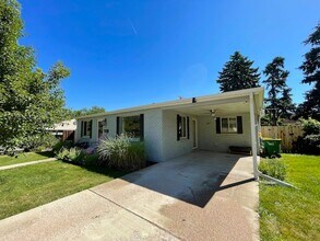 5740 S Cherokee St in Littleton, CO - Building Photo - Building Photo