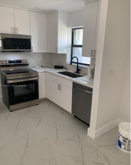 14301 SW 105th Ave in Miami, FL - Building Photo - Building Photo