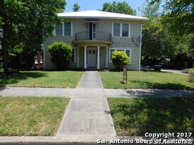 438 Fulton Ave in San Antonio, TX - Building Photo