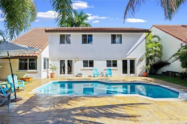 2560 Bass Way in Hollywood, FL - Foto de edificio - Building Photo