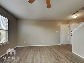 9027 Farm Ridge Ln, Unit 521 in Humble, TX - Building Photo - Building Photo