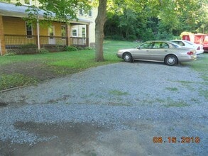 6 Woodlawn St in Crafton, PA - Building Photo - Building Photo