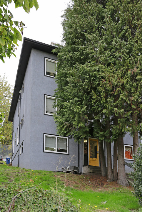 Lynwood Apartment/Herring Home in New Westminster, BC - Building Photo