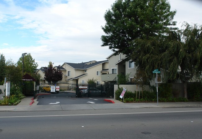 Vasona Court in Hayward, CA - Building Photo - Building Photo