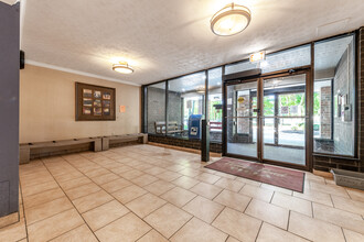 White Pond Villa - Seniors 55+ in Akron, OH - Building Photo - Lobby