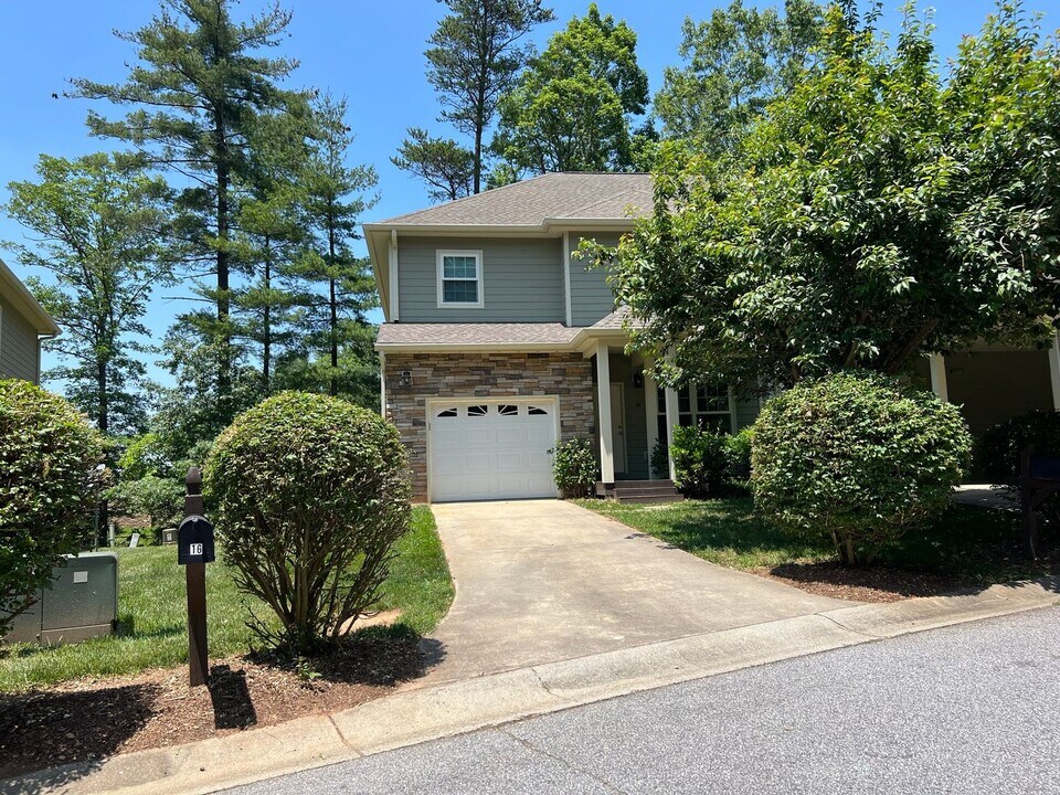 16 Pepperbrush Tr in Arden, NC - Building Photo