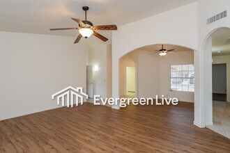 10241 W Windsor Blvd in Glendale, AZ - Building Photo - Building Photo