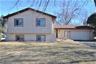 7641 Edgewood Dr in Mounds View, MN - Building Photo