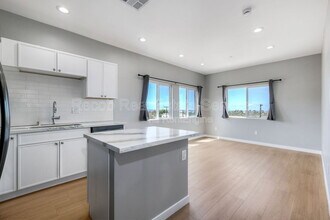 2394 W Jewett St in San Diego, CA - Building Photo - Building Photo