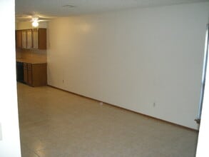 716 Swan Lake Rd in Edmond, OK - Foto de edificio - Building Photo