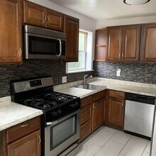 11 Bedford Ave in Norwalk, CT - Building Photo - Building Photo