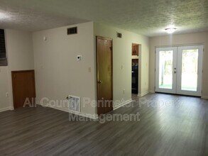 8686 N Anna Way in Douglasville, GA - Foto de edificio - Building Photo