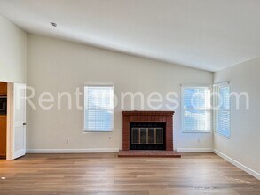 10807 Woodstream Point in San Diego, CA - Building Photo - Building Photo