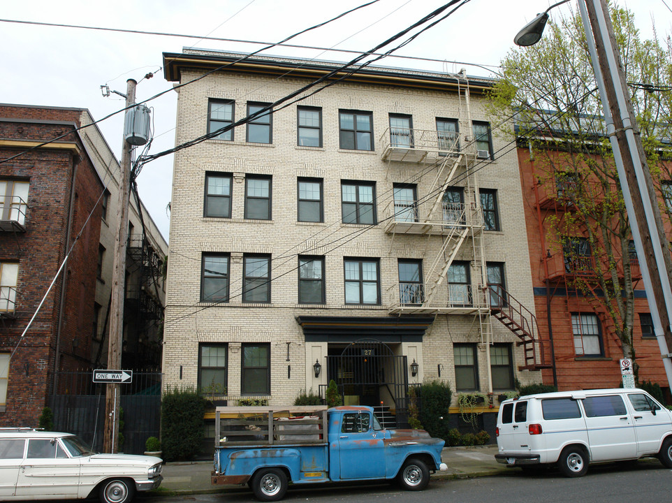 Trinity Plaza Apartments in Portland, OR - Building Photo