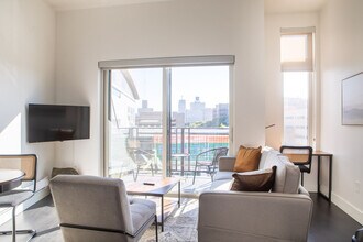 550 W Juneau Ave, Unit ID1379025P in Milwaukee, WI - Building Photo - Building Photo