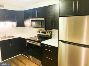 4400G Groombridge Way, Unit 4400G in Alexandria, VA - Building Photo - Building Photo