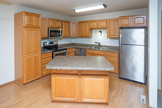 SOUTH HAMPTON in Grand Forks, ND - Building Photo - Interior Photo