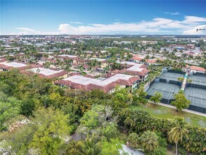1025 Sandpiper St in Naples, FL - Building Photo - Building Photo