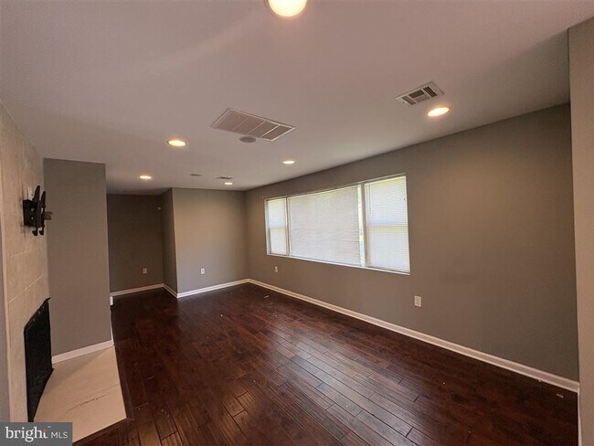 5002 Barnaby Ln in Oxon Hill, MD - Building Photo - Building Photo