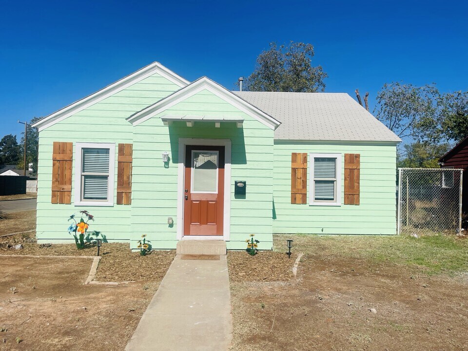 2224 28th St in Lubbock, TX - Foto de edificio