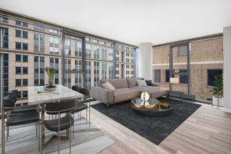 Lake and Wells in Chicago, IL - Foto de edificio - Interior Photo