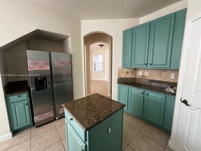 8021 NW 114th Pl in Medley, FL - Building Photo - Building Photo