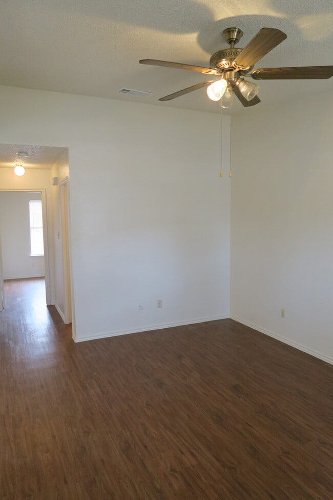 1213 Ridgemont St in Round Rock, TX - Foto de edificio - Building Photo