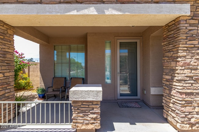 18096 W Paradise Ln in Surprise, AZ - Foto de edificio - Building Photo