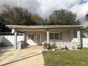 5715 Arthur St in Hollywood, FL - Building Photo - Building Photo