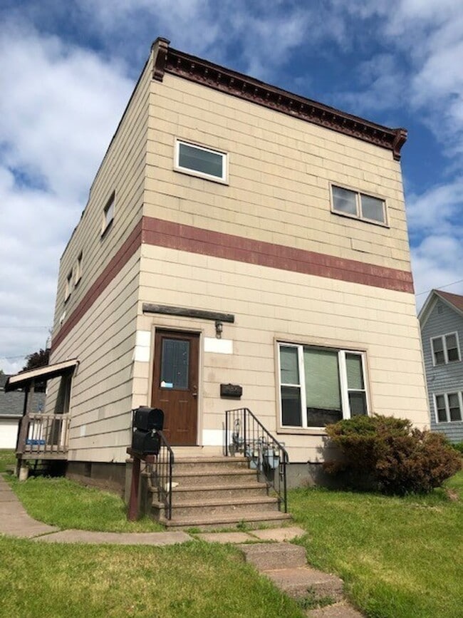 property at 17 N 62nd Ave W