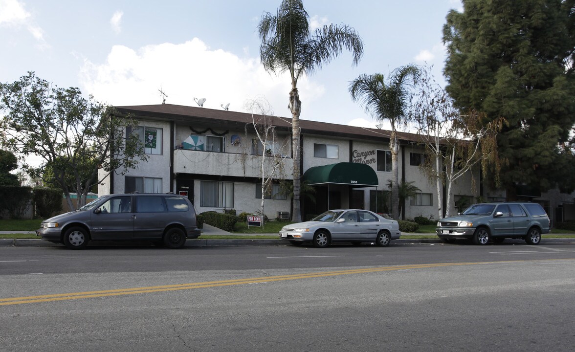 Canyon Manor in North Hollywood, CA - Building Photo