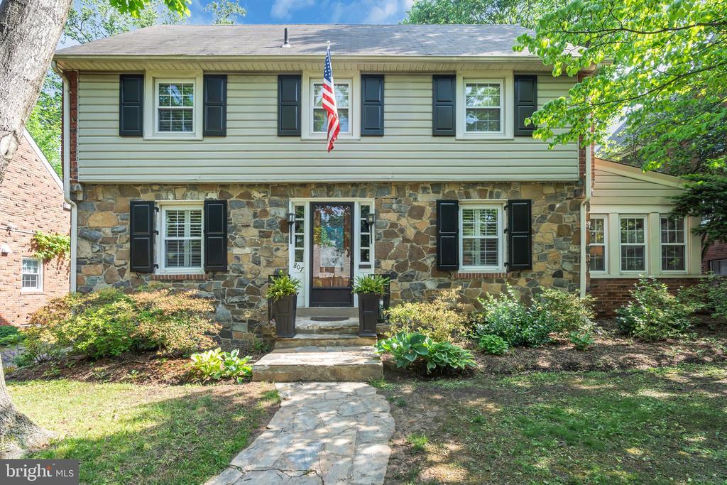 807 Hillwood Ave in Falls Church, VA - Building Photo