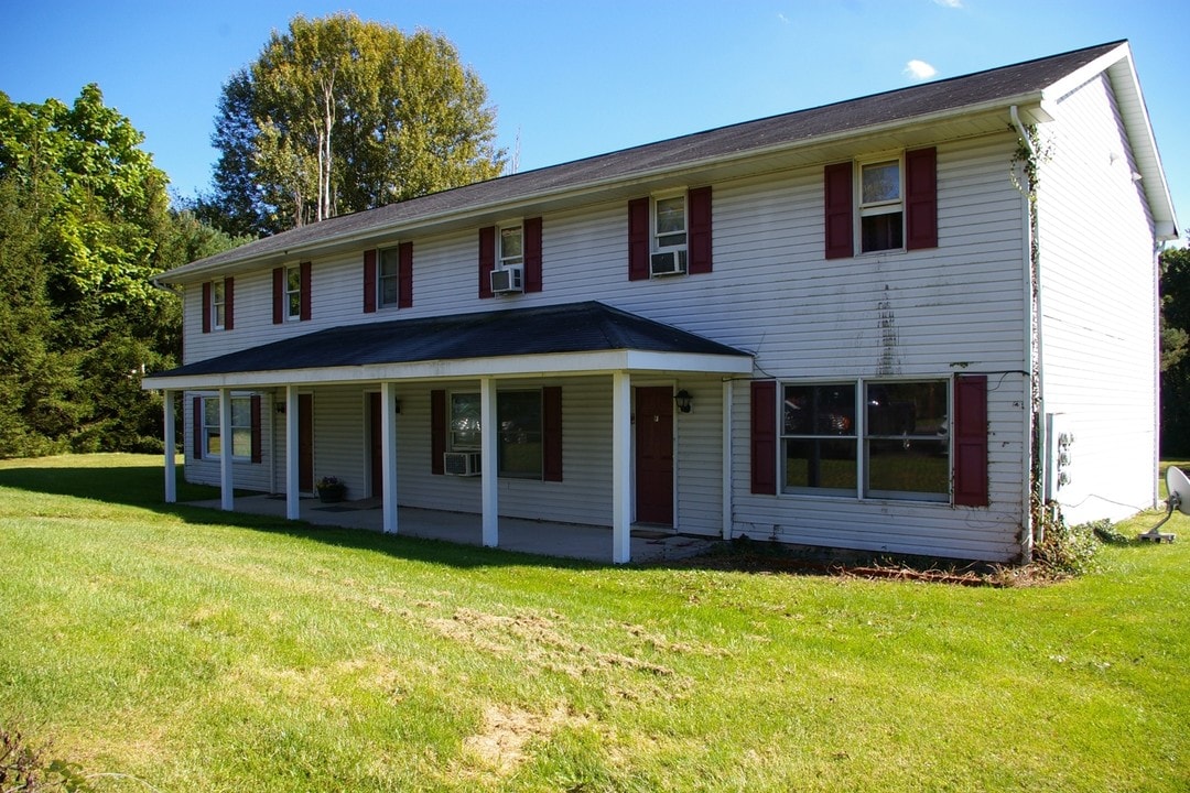 Triplex Multi-Family #2491-IV in Stroudsburg, PA - Foto de edificio