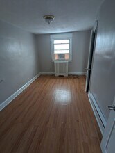 239 Long Ln in Upper Darby, PA - Building Photo - Building Photo