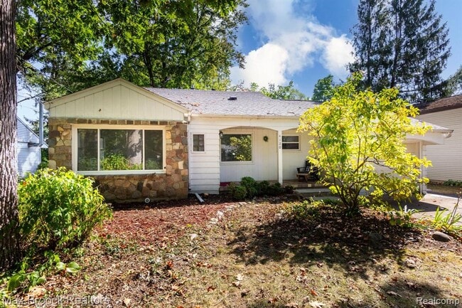 4120 Lotus Dr in Waterford Township, MI - Building Photo - Building Photo